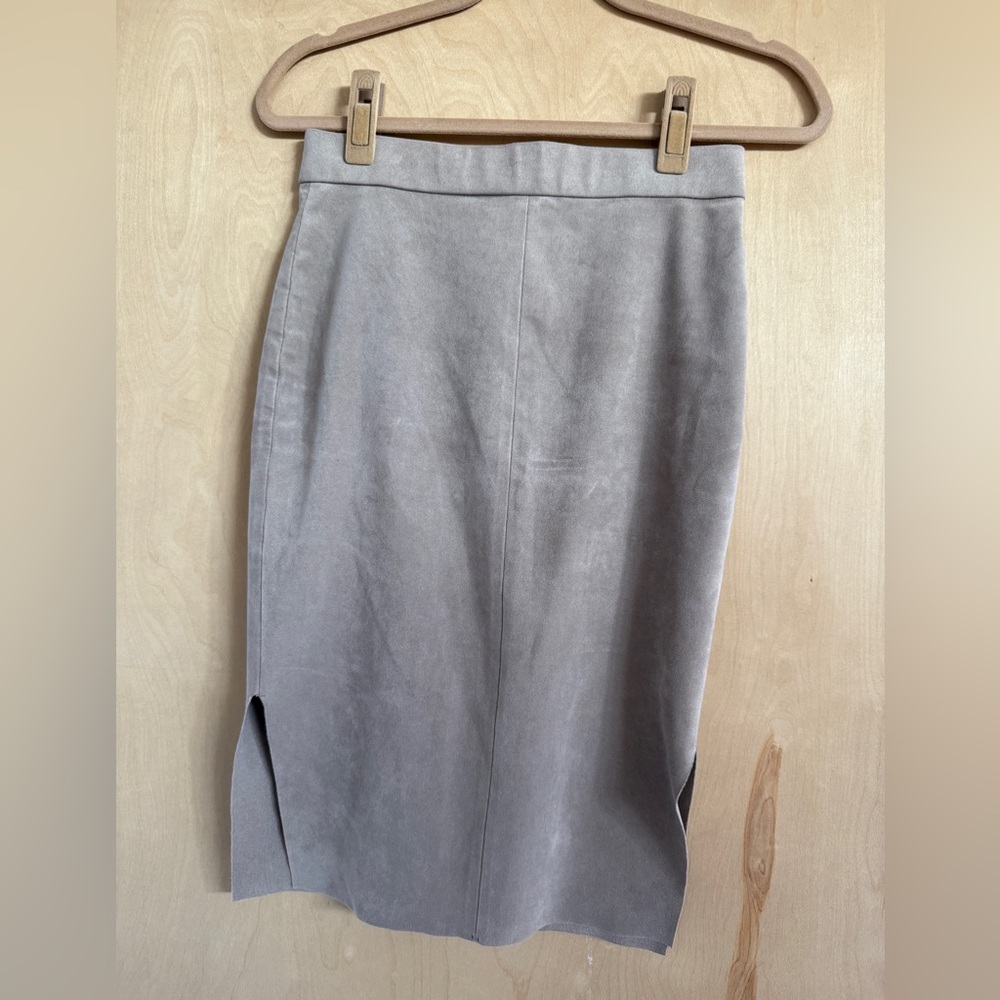 Aritzia Wildfred Free Suede-like Midi skirt
